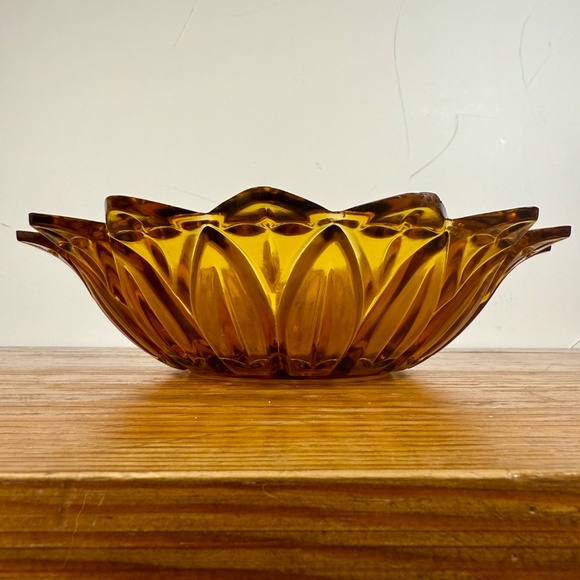 Vintage Federal Glass Petal Amber Bowl – 8" Sunflower Pressed Glass - Picture 3 of 14